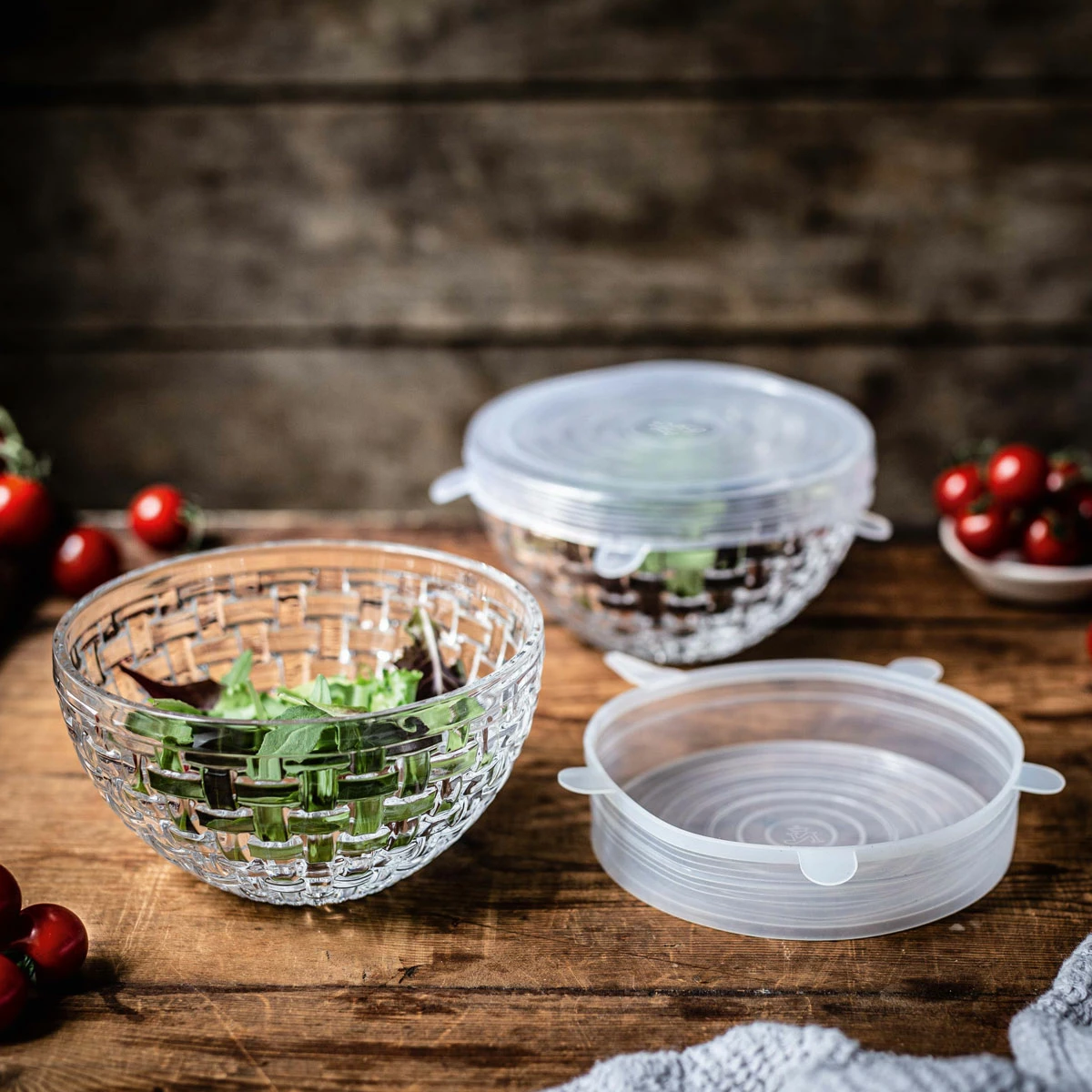 Nachtmann Portmeirion USA Nachtmann Dancing Stars Bossa Nova 6" Bowls With Silicone Lids, Pair 2 Nachtmann Portmeirion USA Nachtmann Dancing Stars Bossa Nova 6" Bowls With Silicone Lids, Pair - Image 2